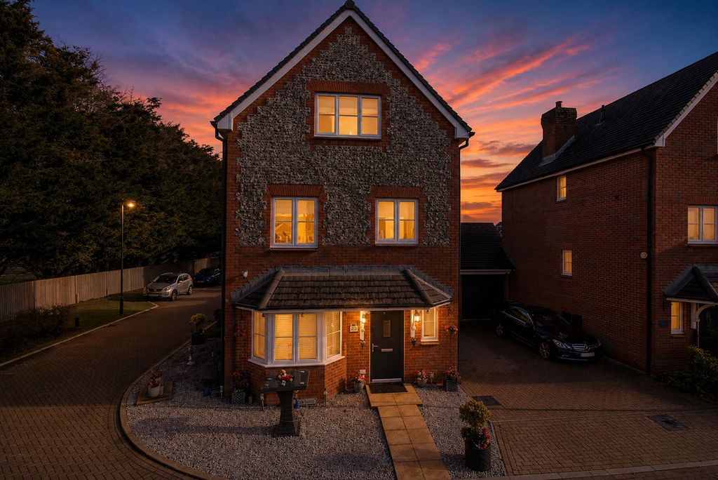 Property photo 1 of 16 Twilight