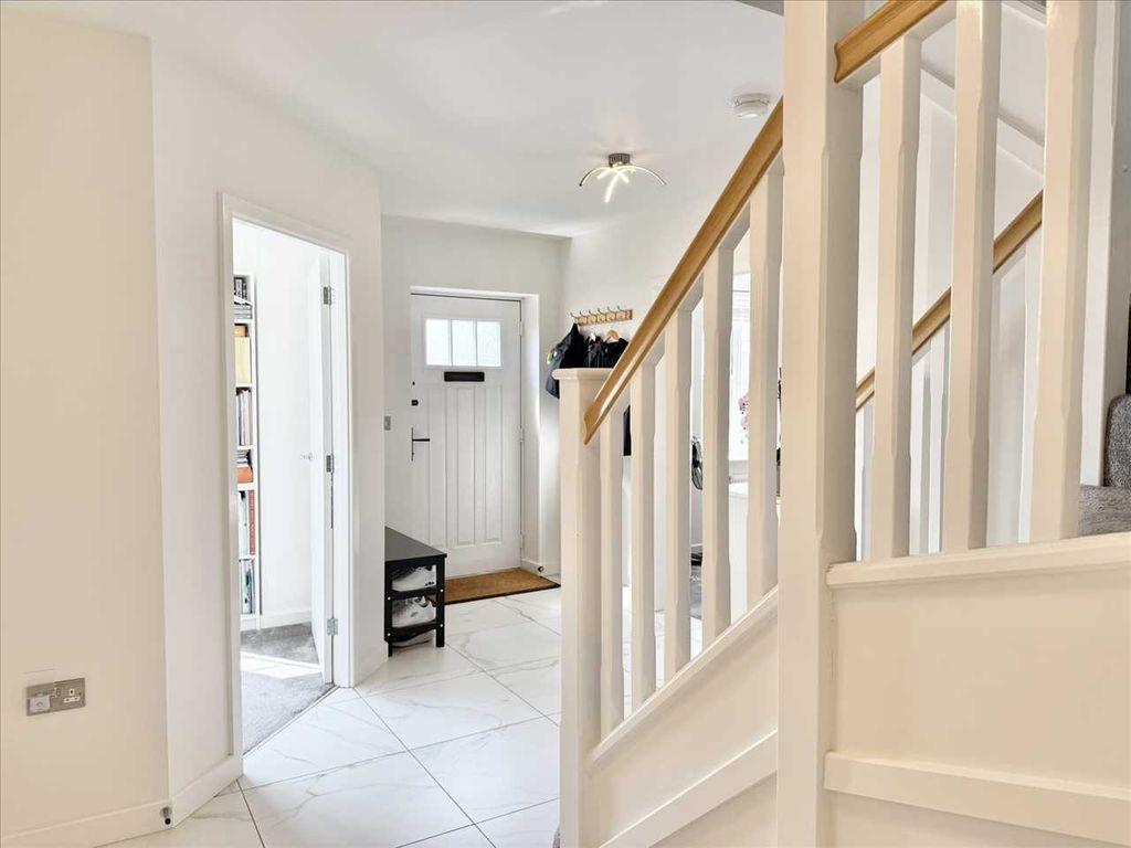 Property photo 3 of 33 Entrance Hallway