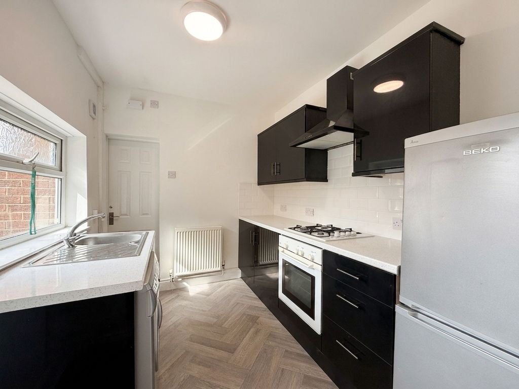 Property photo 1 of 7 Kitchen
