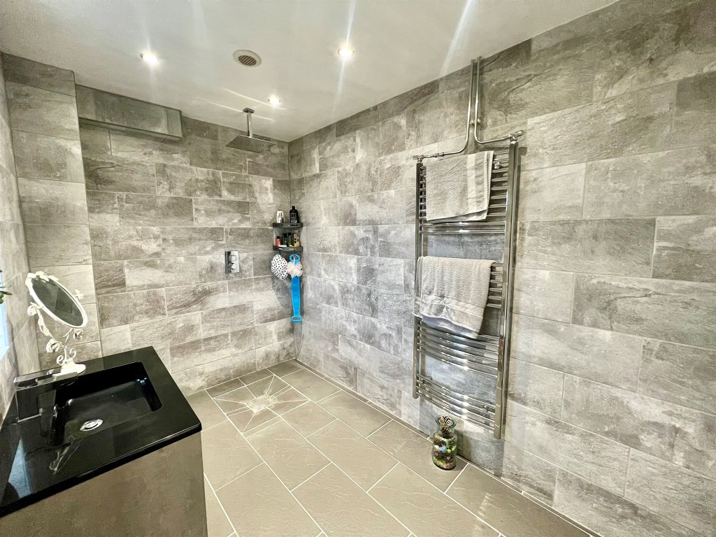 Property photo 2 of 25 Wet Room