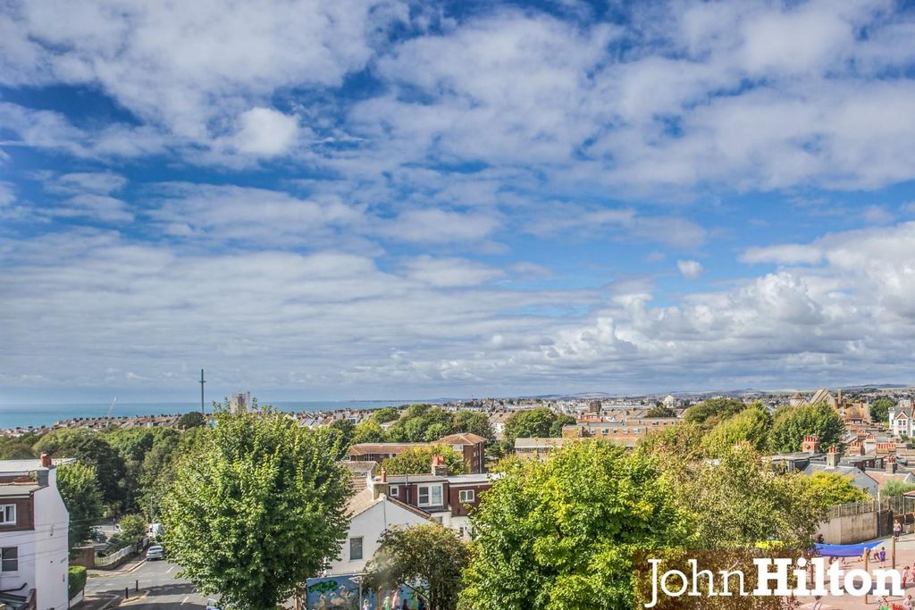 Property photo 2 of 25 Queens Park Rise36.Jpg