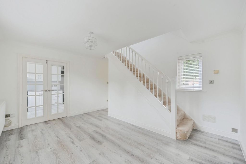 Property photo 2 of 20 18Somersetclose-4.Jpg