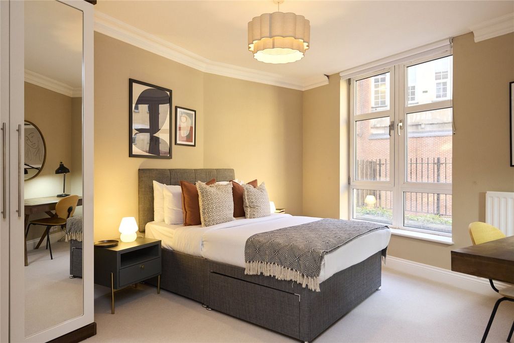 Property photo 3 of 33 Bedroom