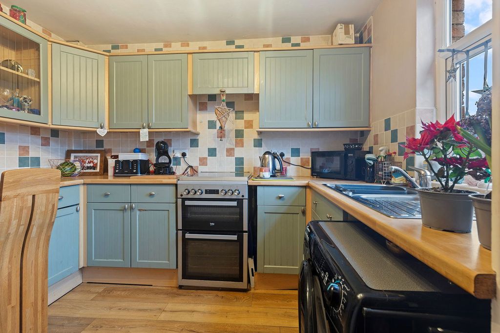 Property photo 2 of 23