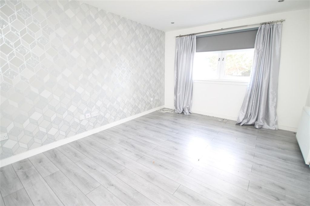 Property photo 2 of 12 Lounge