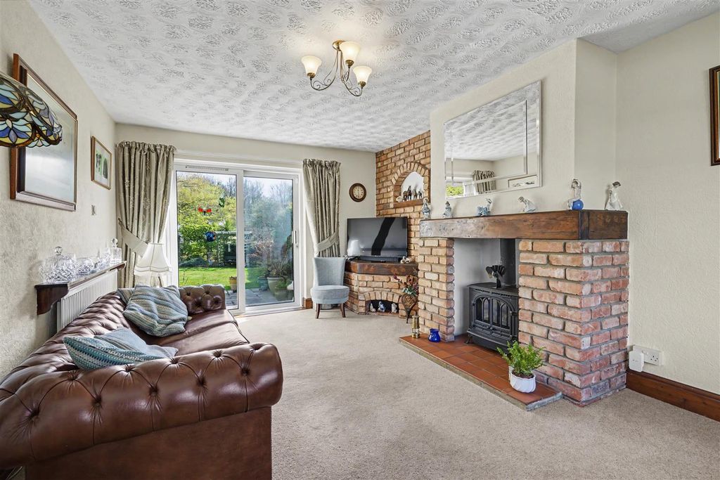 Property photo 2 of 28 Lounge/Sitting Room