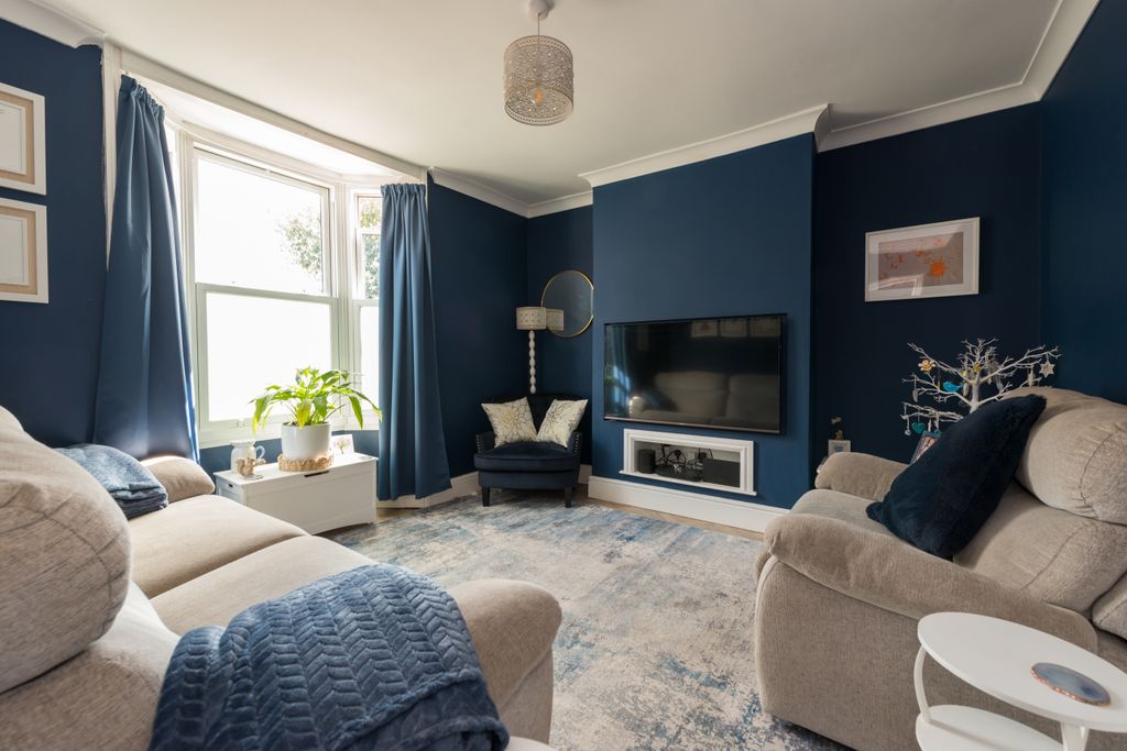 Property photo 3 of 22 9Under-1