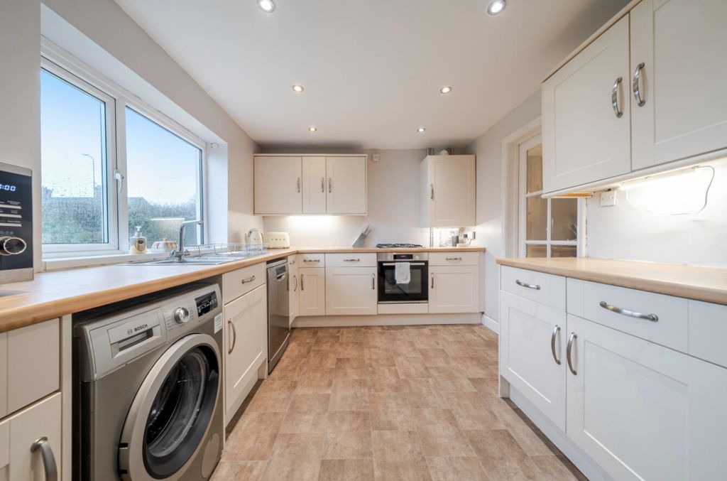 Property photo 3 of 24 1408555-9-69852Db8Af394