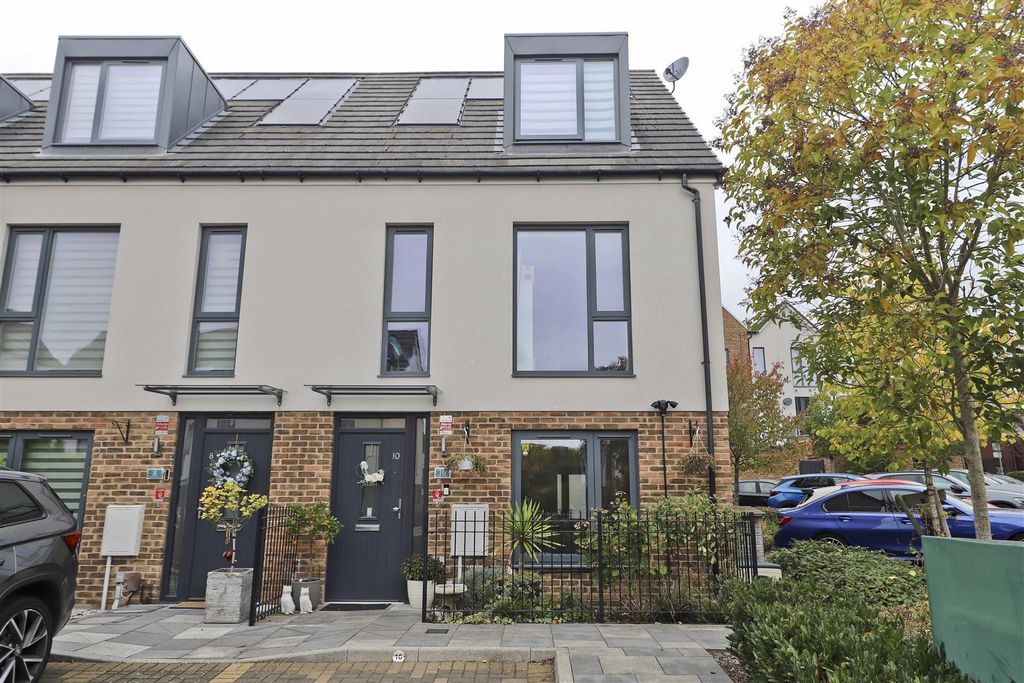 Property photo 1 of 15 Front External