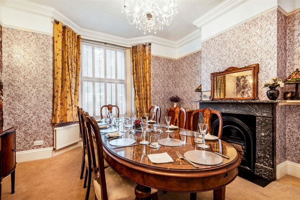 Property photo 3 of 28