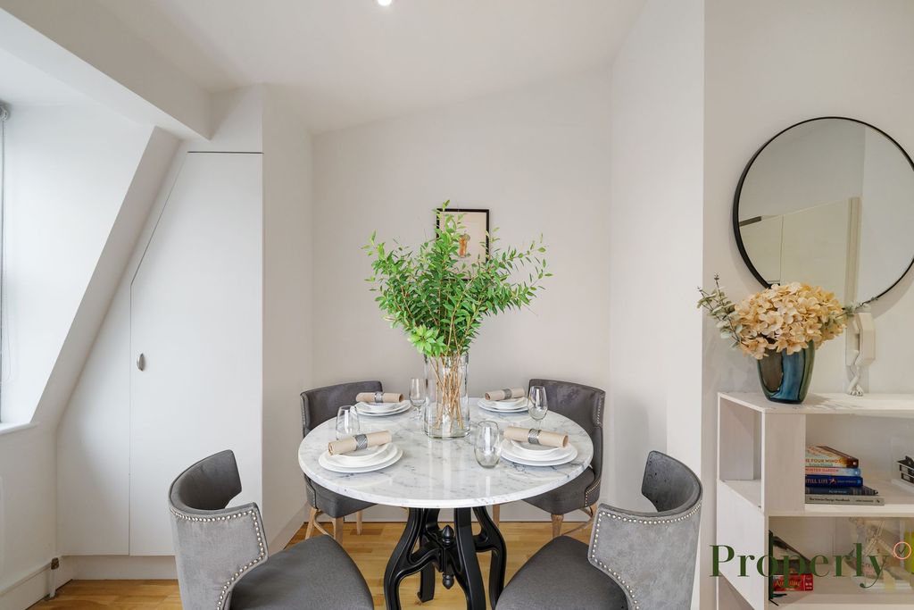 Property photo 3 of 10 Dining Area
