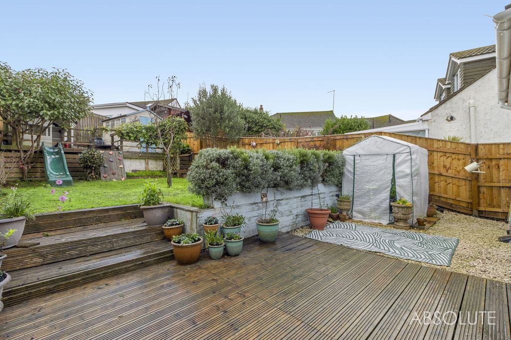 Property photo 3 of 25