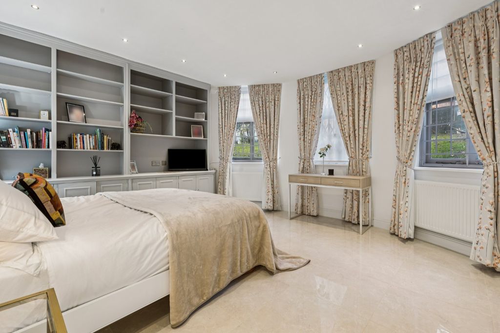 Property photo 3 of 18