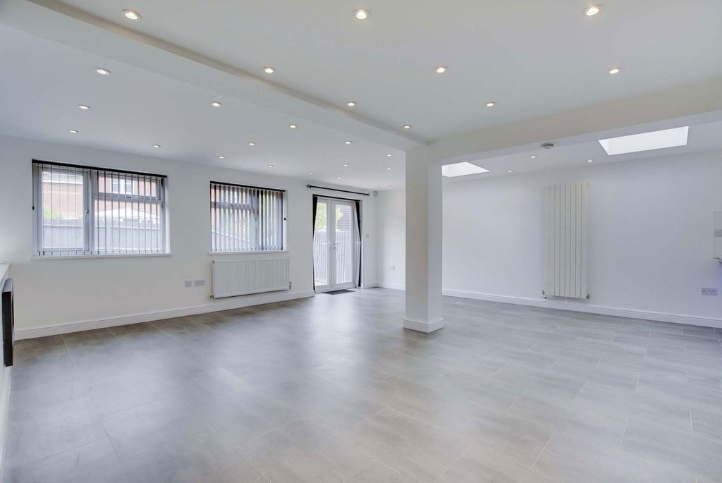 Property photo 2 of 35