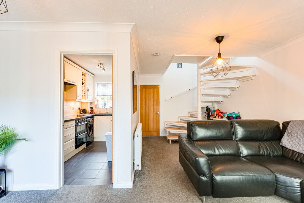 Property photo 2 of 19