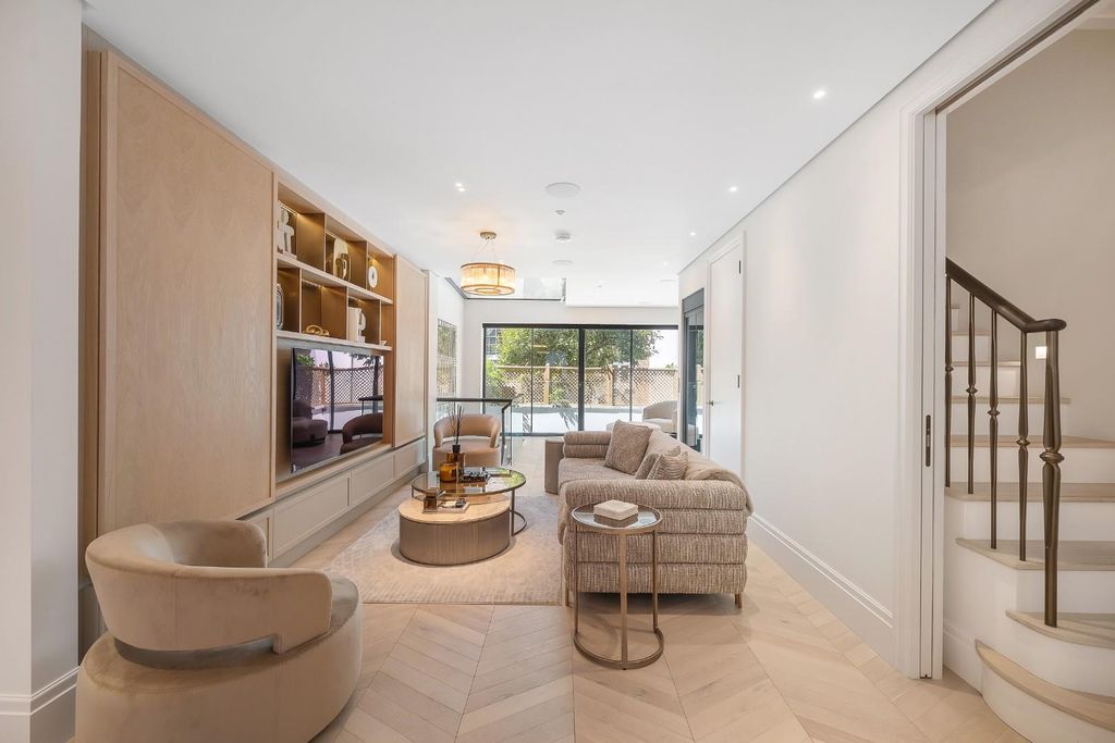 Property photo 1 of 71 28 Trevor Place-4.Jpg