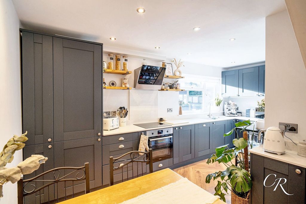 Property photo 2 of 15 Photo 11