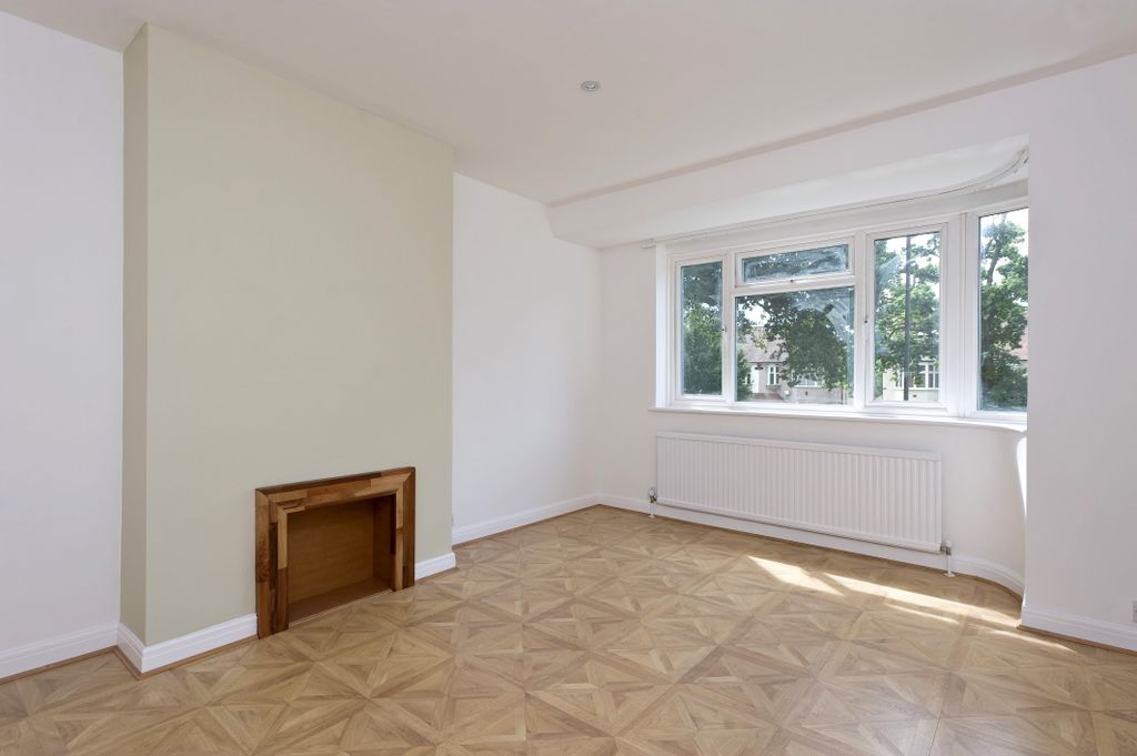 Property photo 3 of 6 180A Coombe Lane - L