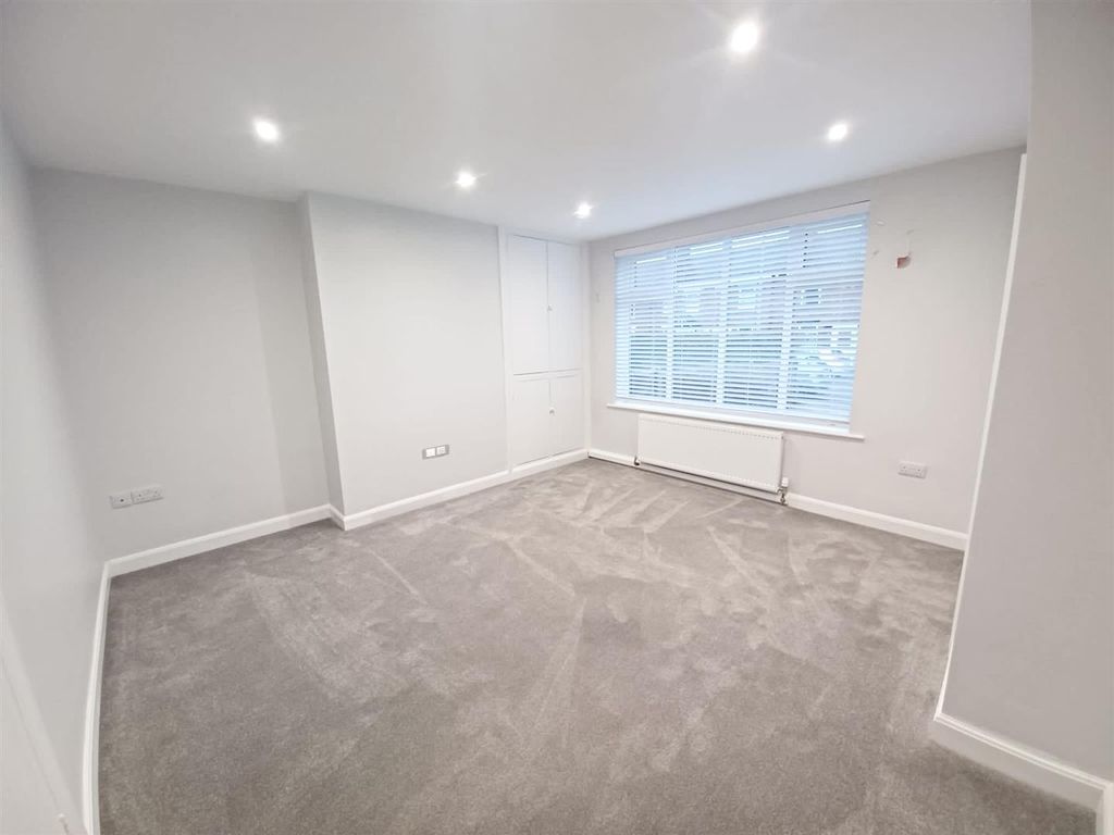 Property photo 2 of 8 593Ecc7F-8A38-4058-A460-48c4Fcae2241.Jpeg