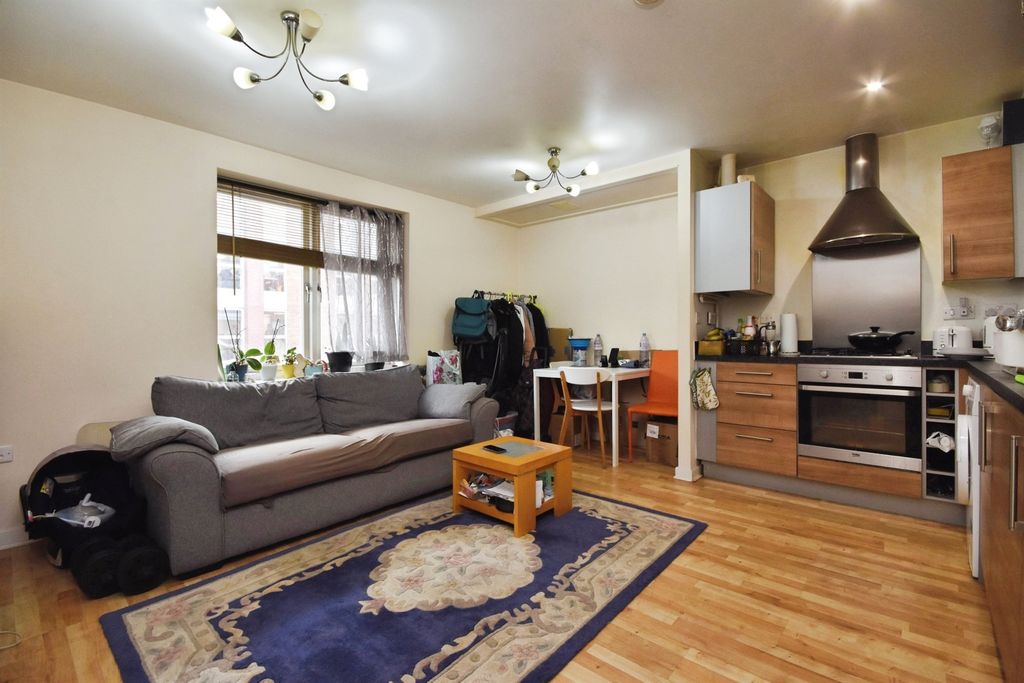 Property photo 2 of 11