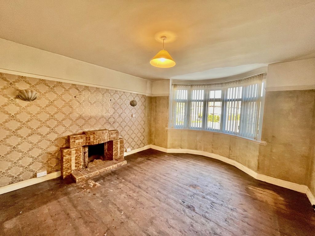Property photo 2 of 11 Lounge