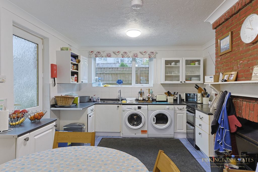 Property photo 3 of 9 4501683