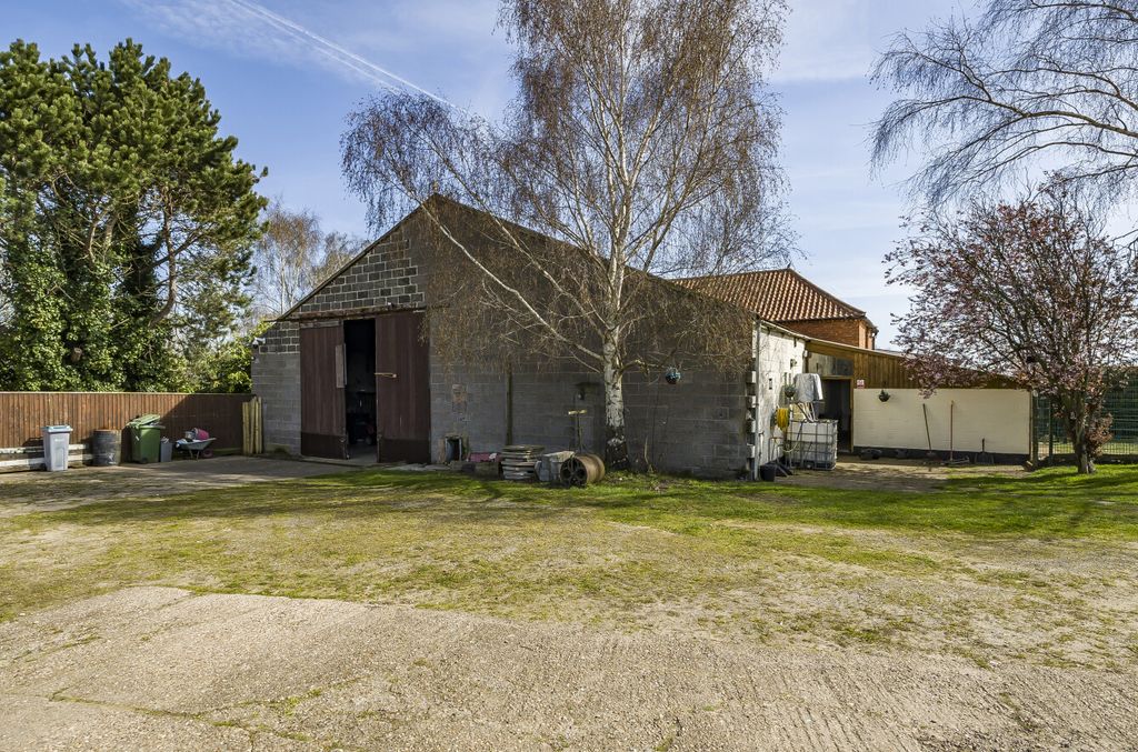 Property photo 3 of 34