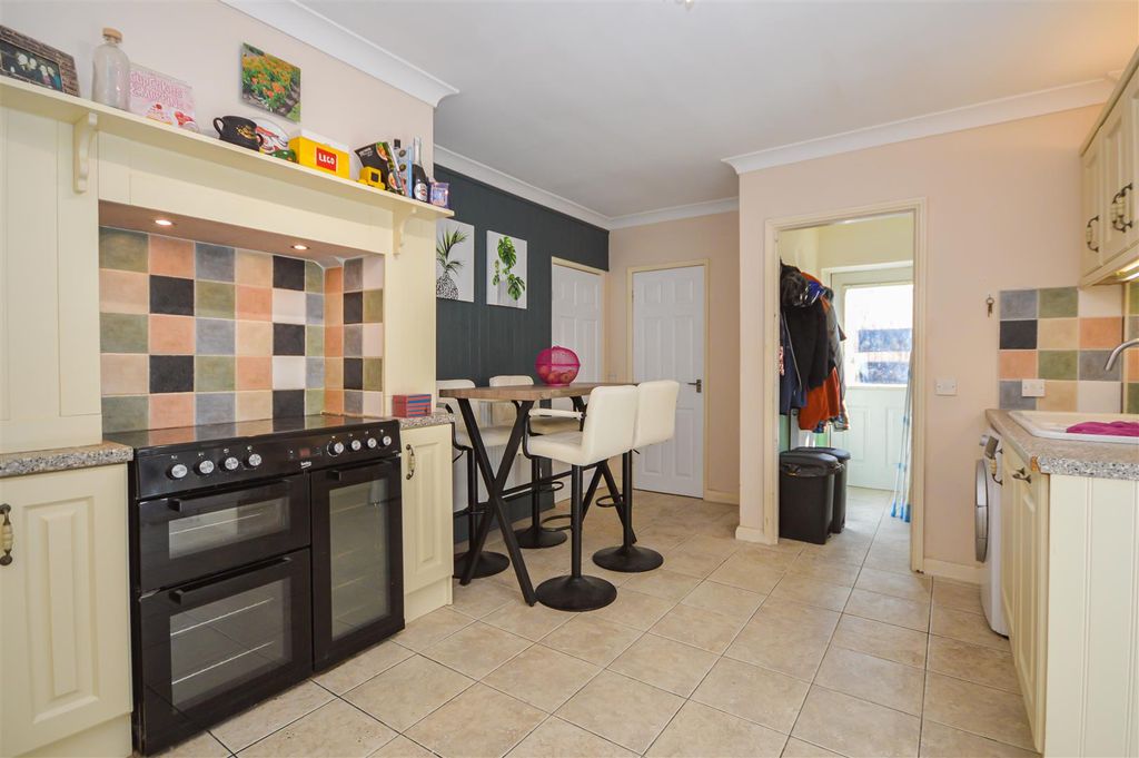 Property photo 3 of 10 Dining Kitchen