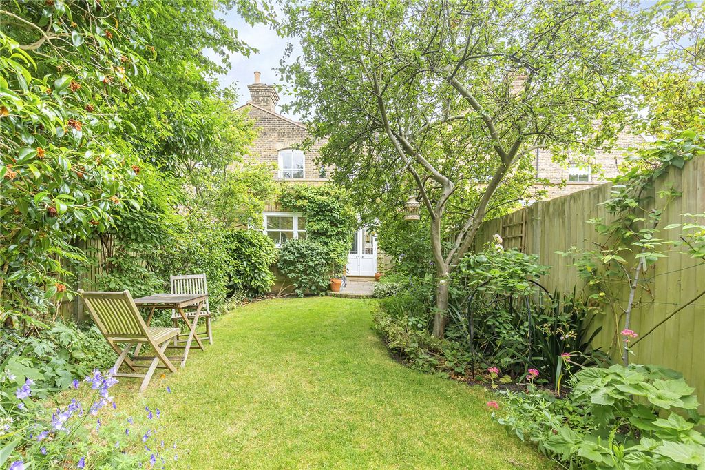 Property photo 2 of 32 Garden