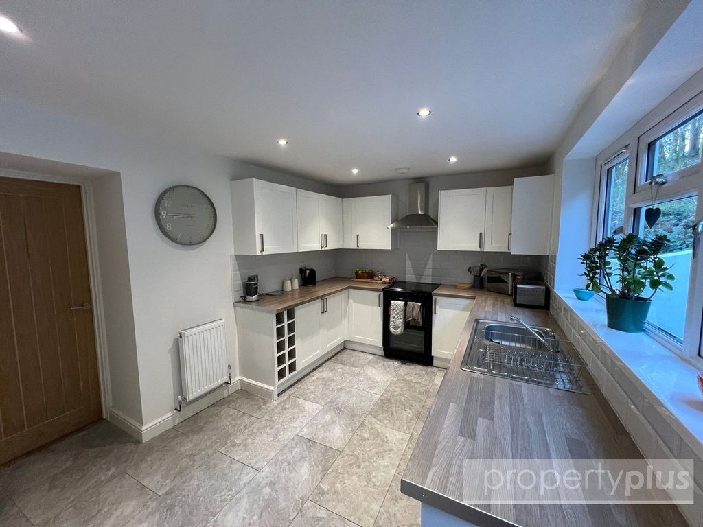 Property photo 3 of 19 Picture No. 17