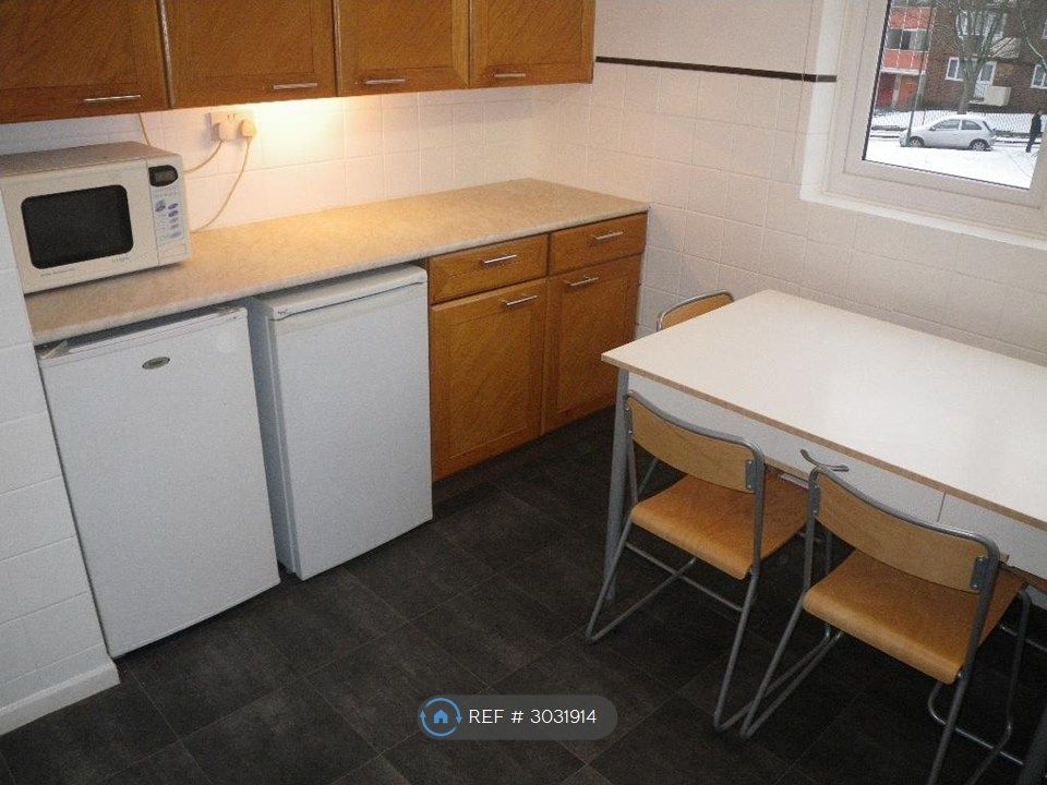 Property photo 2 of 10 Kitchen