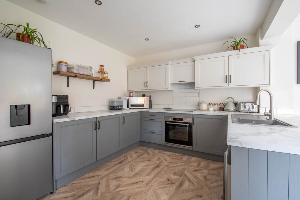 Property photo 2 of 22 Picture No. 11