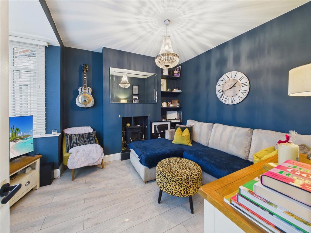 Property photo 2 of 13 Lounge