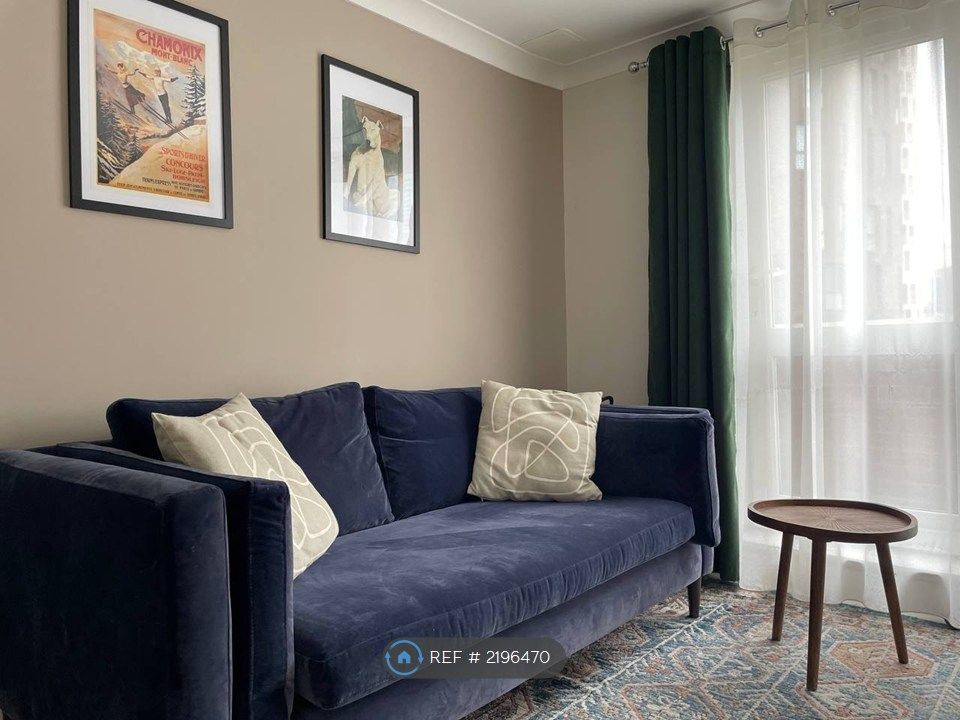 Property photo 1 of 11 Living Room