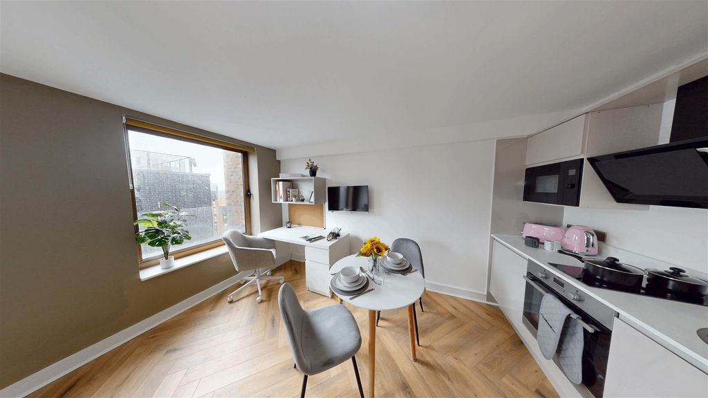 Property photo 2 of 19