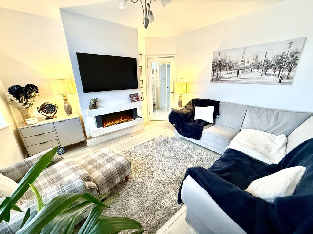 Property photo 2 of 12 Img_1443