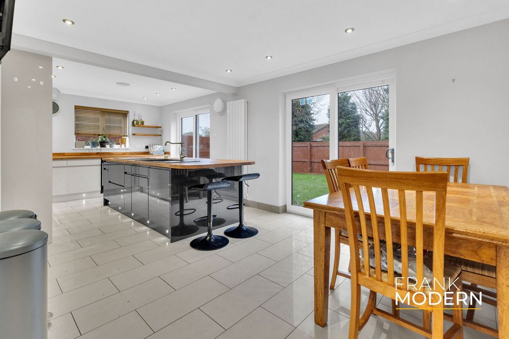 Property photo 2 of 30 Dining Kitchen