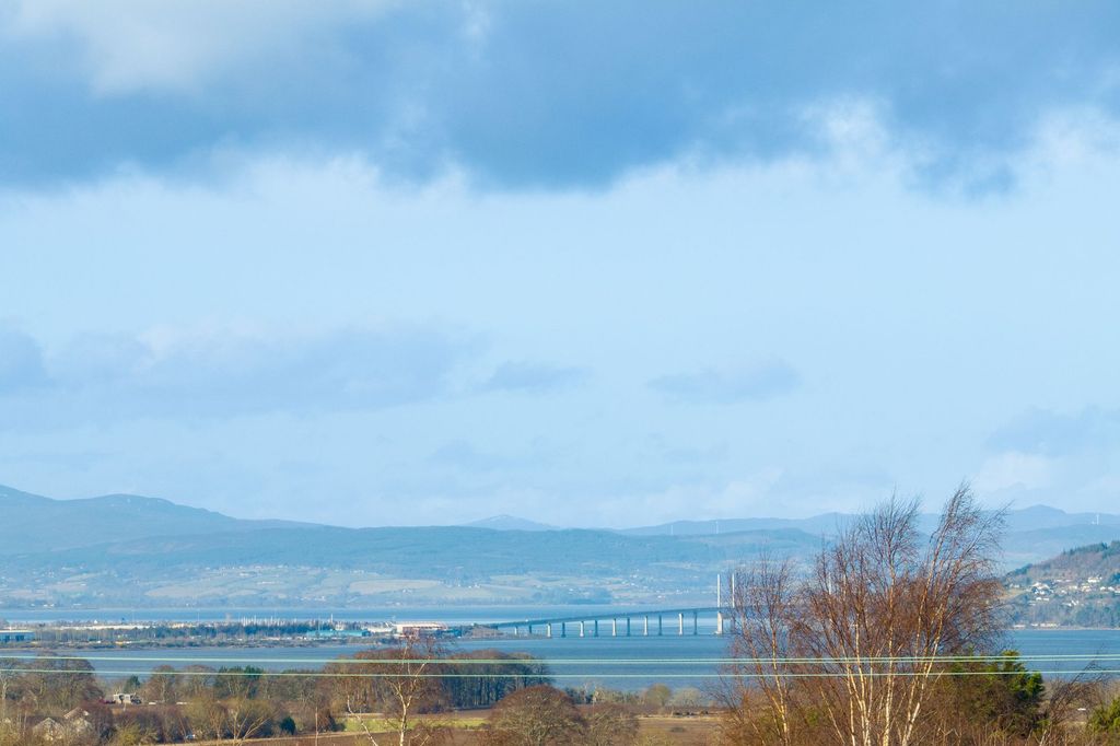 Property photo 3 of 32