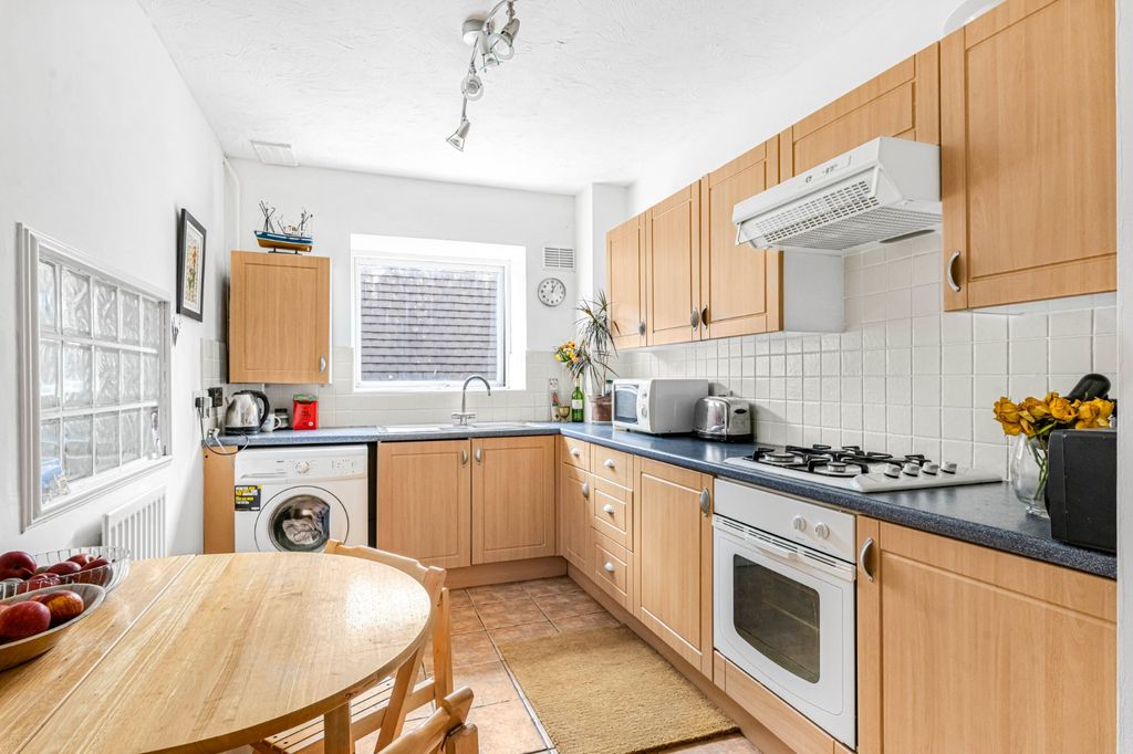 Property photo 2 of 10 Kitchen