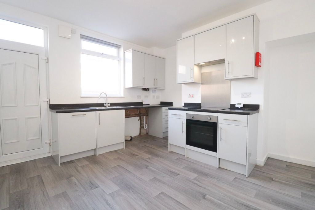 Property photo 2 of 17 Picture No. 02