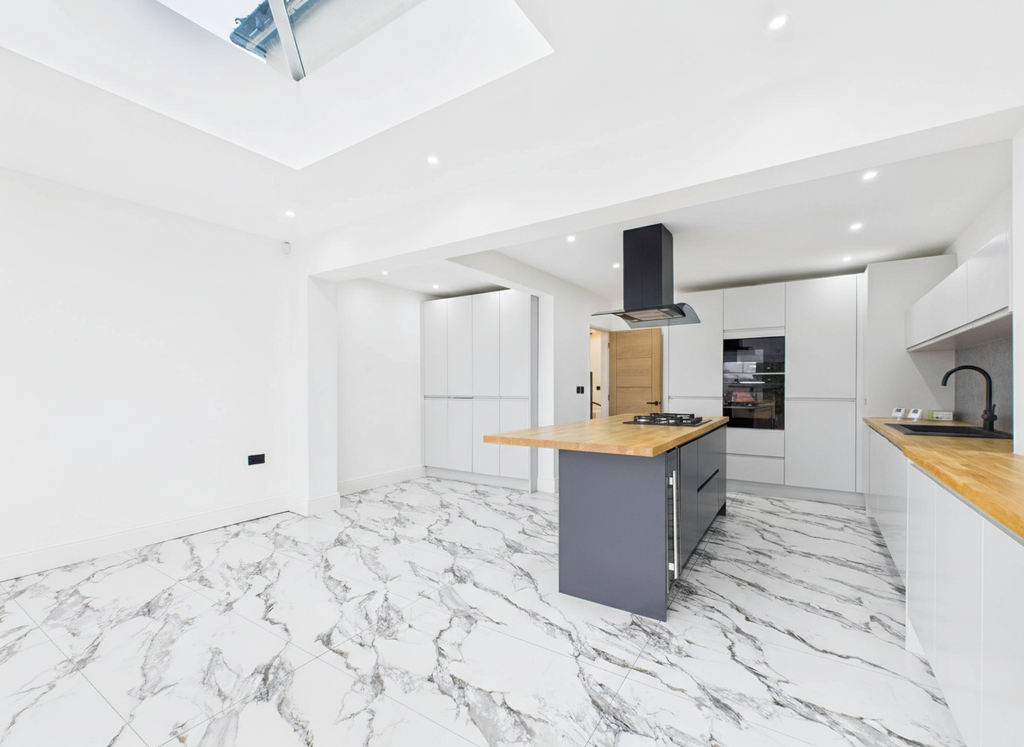 Property photo 2 of 14 Cam03830G0Pr0261Still007001