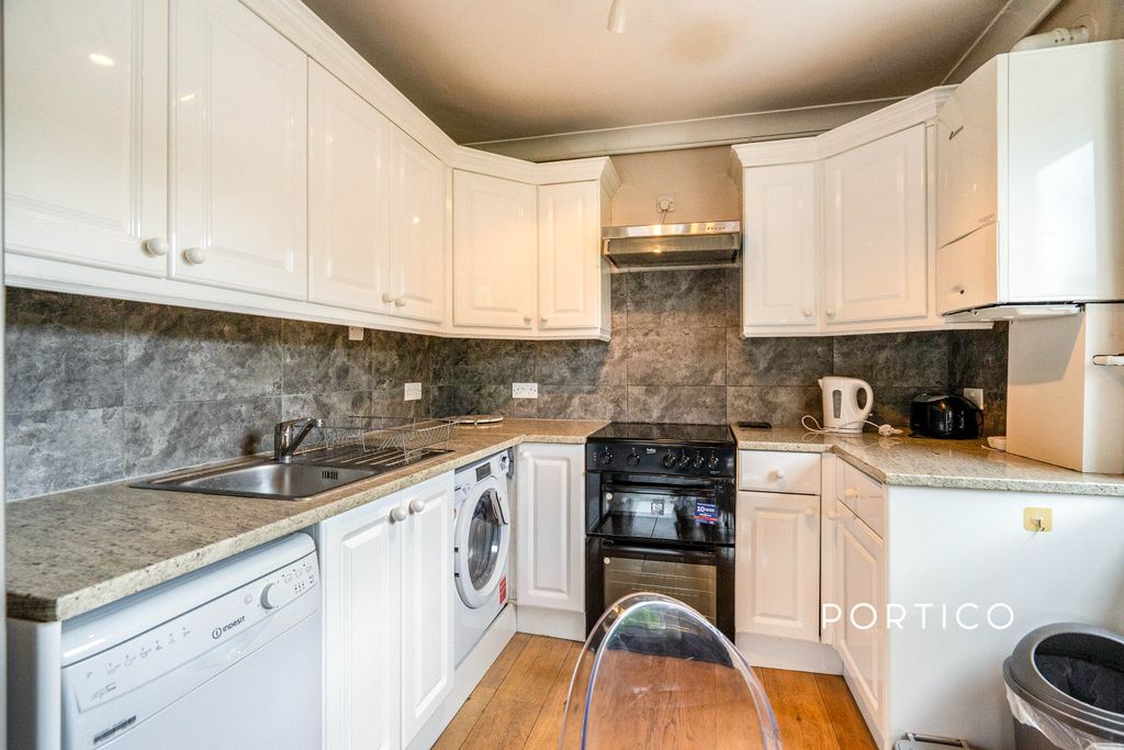 Property photo 2 of 11 3