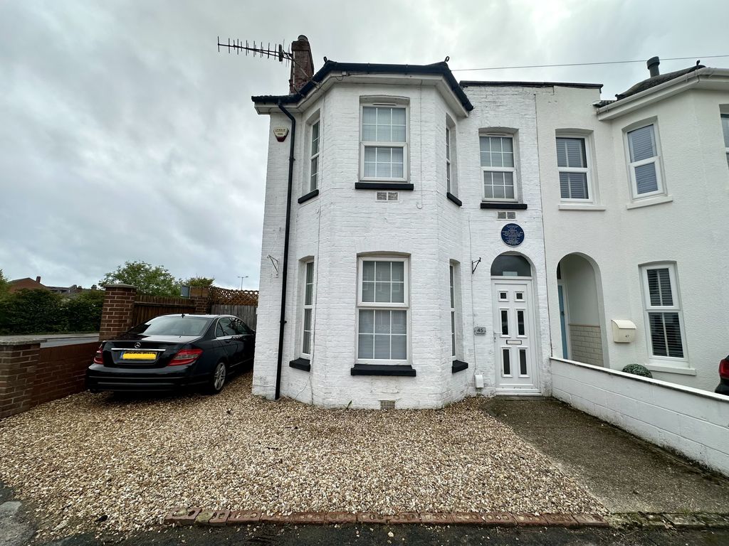 Property photo 1 of 7 Front