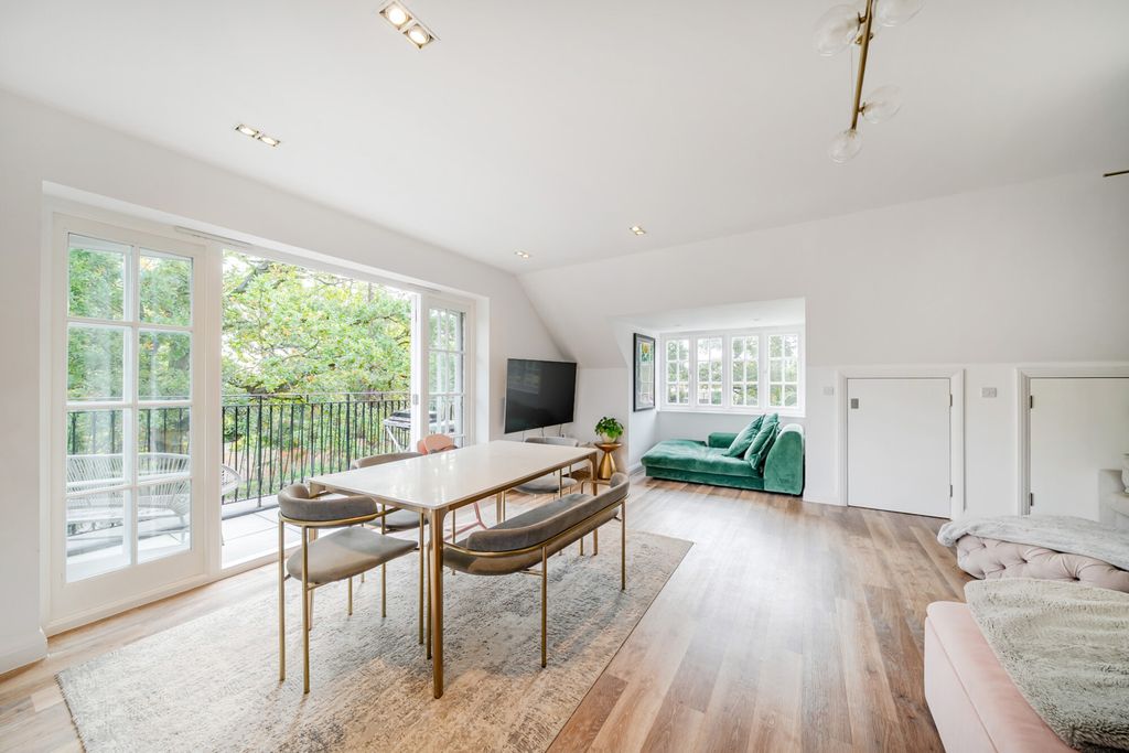 Property photo 3 of 17 Dining