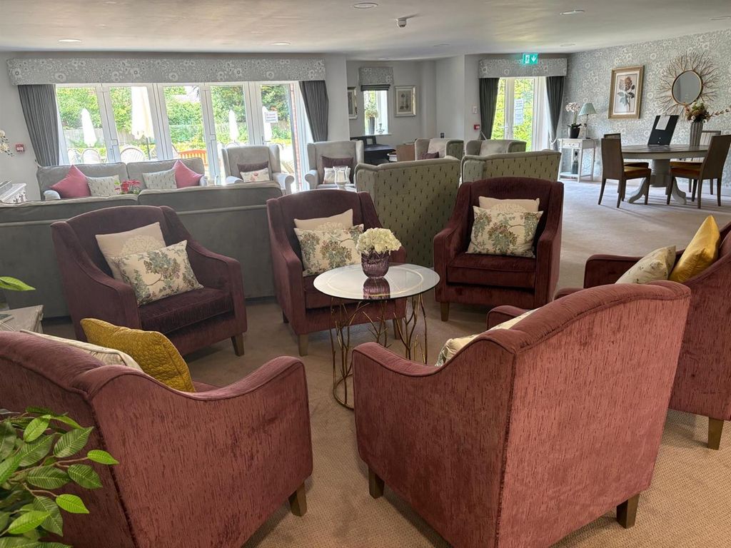 Property photo 1 of 10 2. Common Area.Jpg