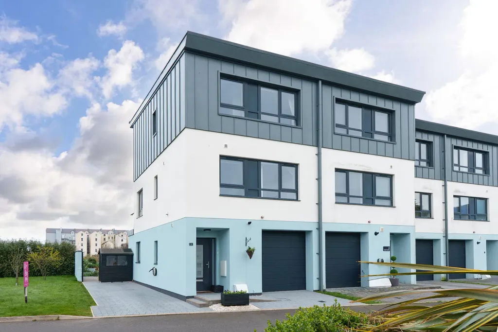 Property photo 1 of 36