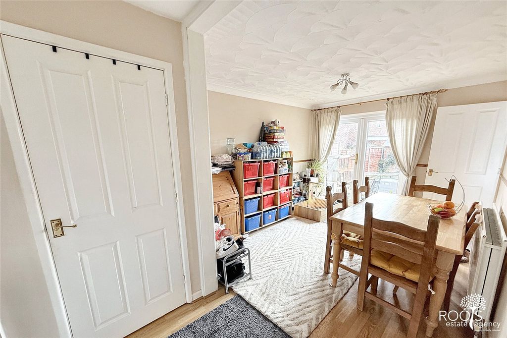 Property photo 3 of 10 Dining Room