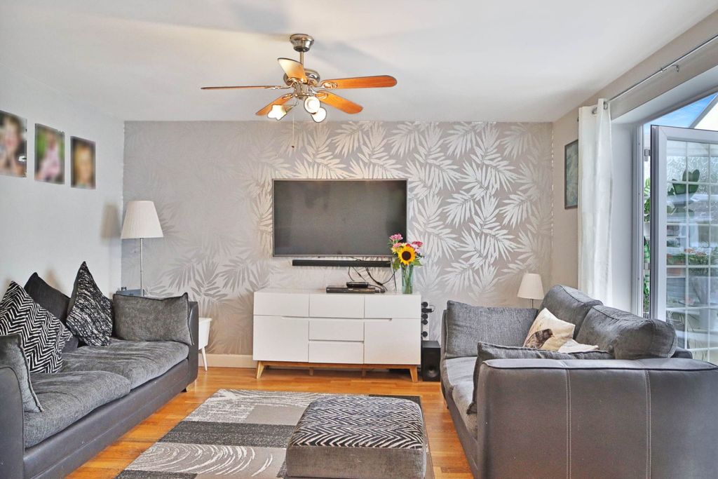 Property photo 3 of 27