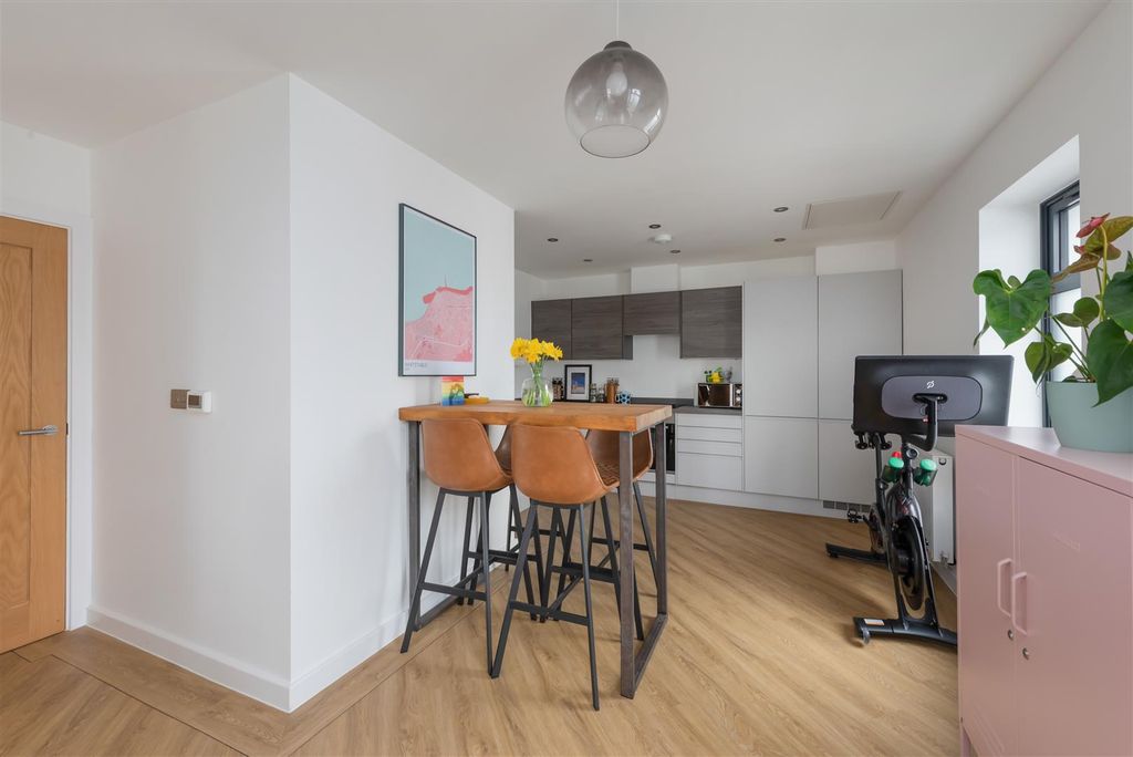 Property photo 3 of 13 Cornwallis Circle, Whitstable