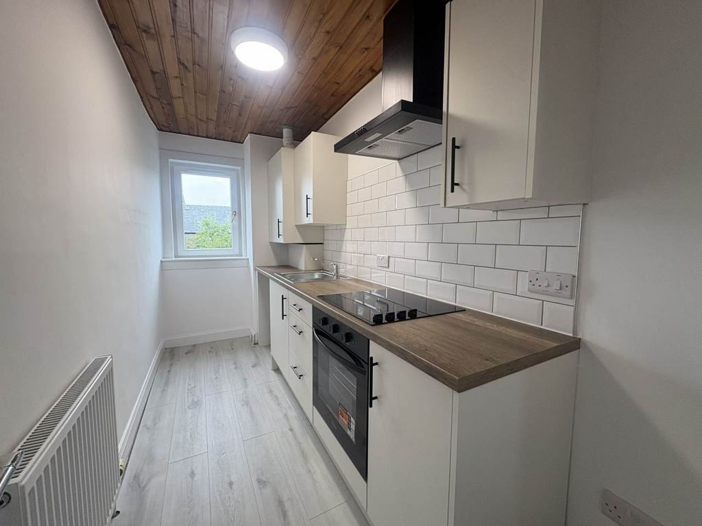Property photo 2 of 7 Kitchen